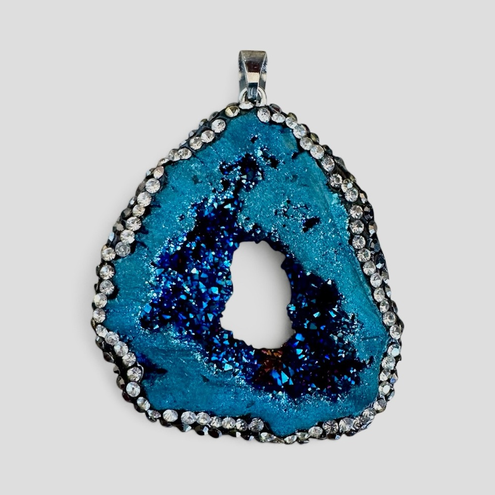 2” long turqoise dyed druzy geode pendant w tiny rhinestones very pretty